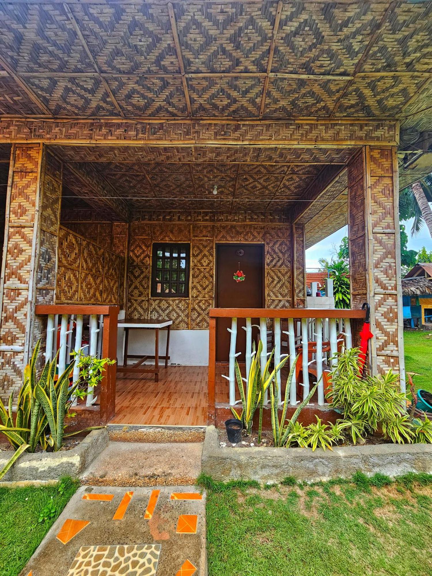 โบโฮล ซี บรีซ คอตเทจ แอนด์ รีสอร์ต Hotel Tawala  ภายนอก รูปภาพ