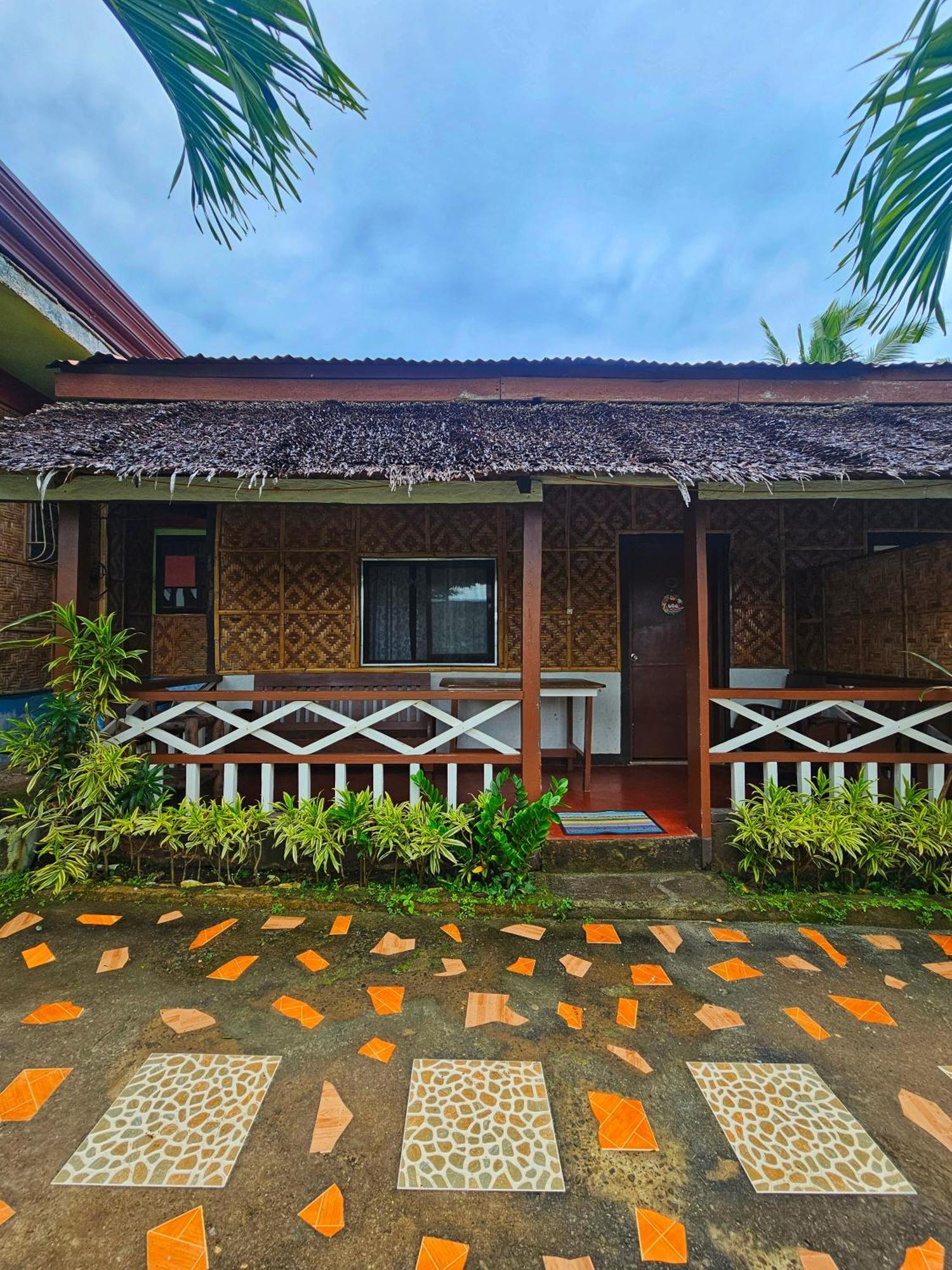 โบโฮล ซี บรีซ คอตเทจ แอนด์ รีสอร์ต Hotel Tawala  ภายนอก รูปภาพ